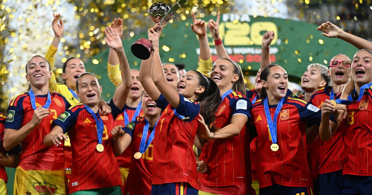 Spain Are Taking Over Football!! 17-Trophys And No Signs of Slowing Down